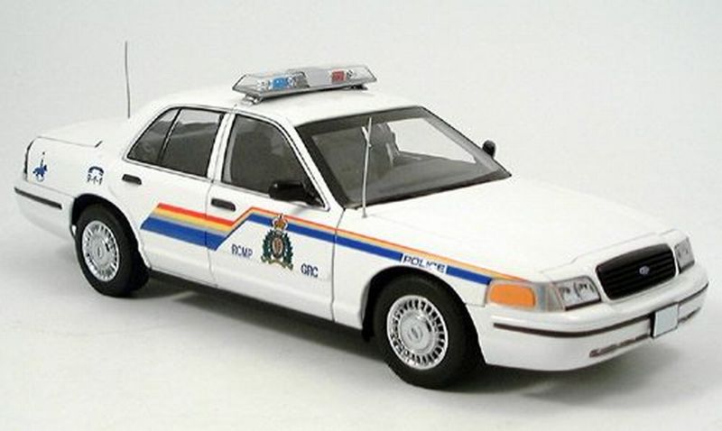 HO Model Power Ford Crown Victoria RCMP